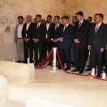 747-turk-dil-bayrami-ve-yunus-emreyi-anma-etkinlikleri-kapsaminda-karamanoglu-mehmetbey-balkusandaki-kabri-basinda-anildi.jpg