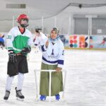 anneler-cocuklariyla-birlikte-buz-pistinde.jpg