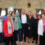 ayvalik-belediyesi-hafta-boyunca-kentin-farkli-noktalarinda-anneler-gununu-cesitli-etkinliklerle-coskuyla-kutladi.jpg