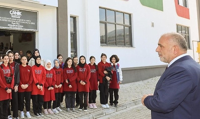 baskan-ibrahim-sandikci-ogrencilerimizin-deneyim-kazanmalarini-sagliyoruz.jpg