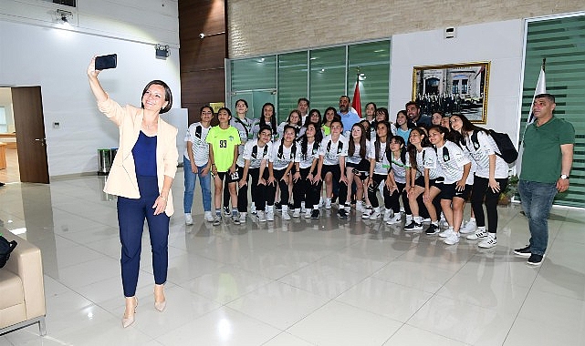 baskan-kinay-orbit-karabaglarspor-kiz-futbol-takimiyla-bulustu-sampiyonluk-bekliyoruz.jpg