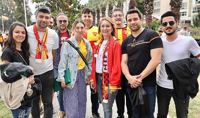 baskan-mutlu-goztepenin-super-lig-coskusuna-ortak-oldu.jpg