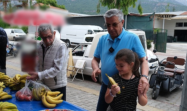 baskan-topaloglu-pazar-esnafini-ziyaret-etti.jpg