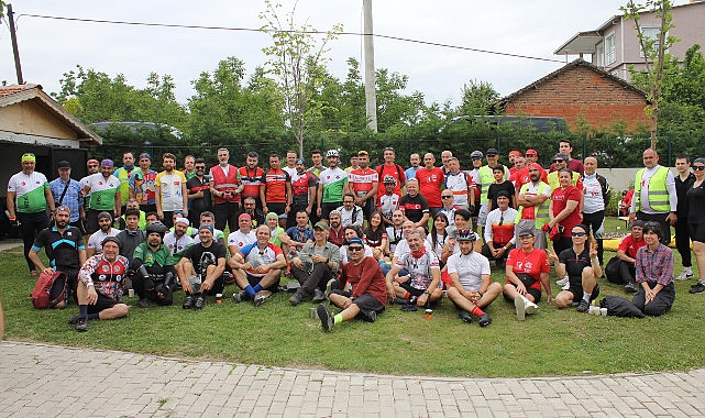 bisiklet-tutkunlari-19-mayis-icin-pedalladi.jpg