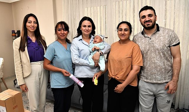 bornova-belediyesinden-yeni-doganlara-ozel-hediye-paketi.jpg