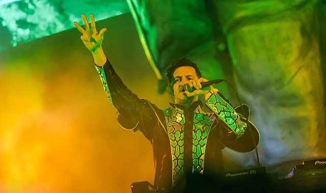 burak-yeter-performansiyla-antalyalilari-buyuledi.jpg
