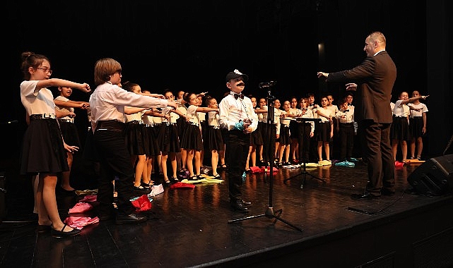 cocuk-ve-genclik-korosundan-muhtesem-performans.jpg