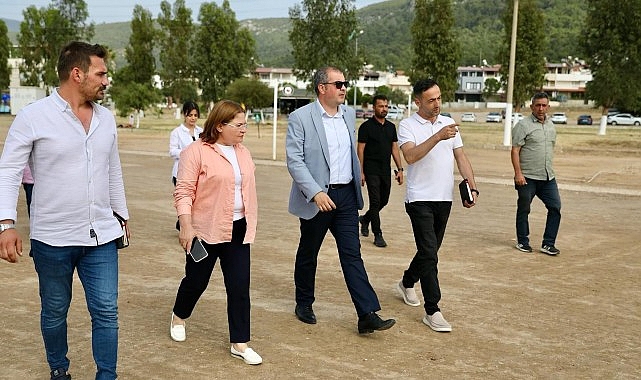 didim-belediye-baskani-hatice-gencay-akbuk-mahallesinde-incelemelerde-bulundu.jpg