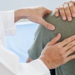 dikkat-omuz-agrisi-parkinson-belirtilerinden-biri-olabilir.jpg