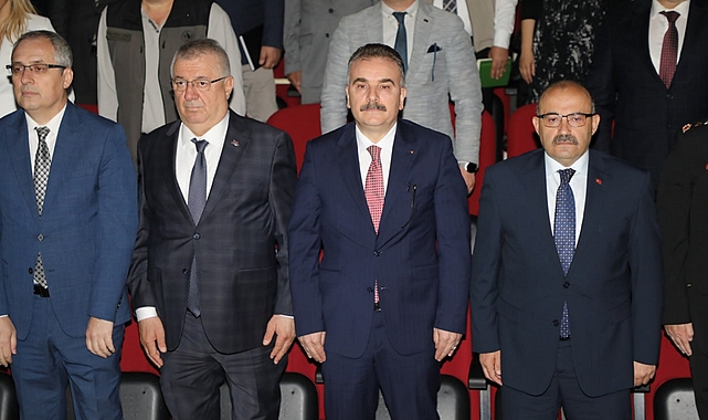edremit-belediye-baskani-mehmet-ertas-balikesir-valisi-ismail-ustaoglunun-katilimiyla-duzenlenen-edremit-muhtarlar-bulusmasina-katildi.jpg