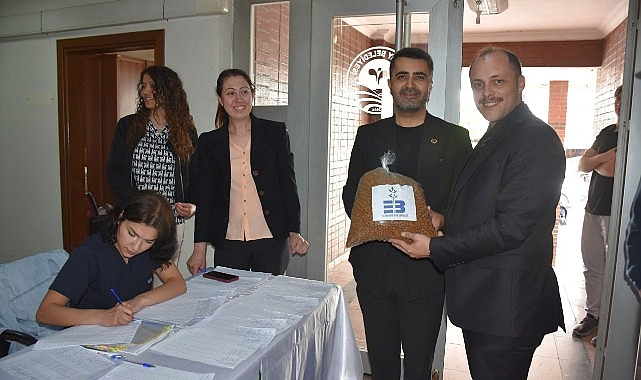edremit-belediyesinden-ucretsiz-mama-dagitimi.jpg