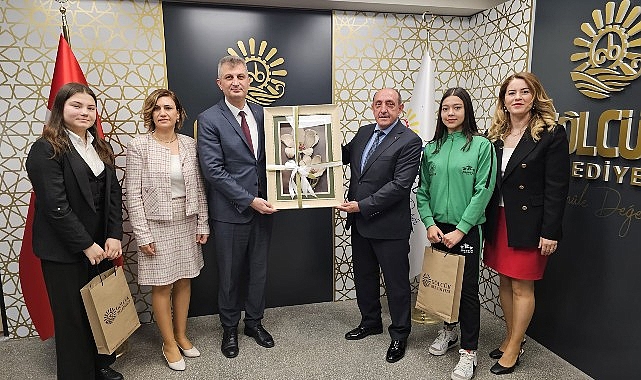 golcukun-basarili-sporculari-baskan-sezeri-ziyaret-etti.jpg
