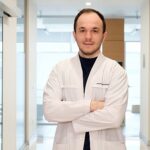implant-yaptiranlarin-agiz-bakimi-da-ozel-uzmanlar-implant-cevresi-icin-agiz-duslarini-oneriyor.jpg