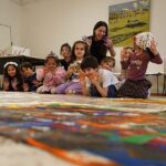 kadirga-sanat-galerilerinin-bez-kumas-uzerine-soyut-sanat-atolyesinde-kendi-desenlerimizi-olusturuyoruz.jpg