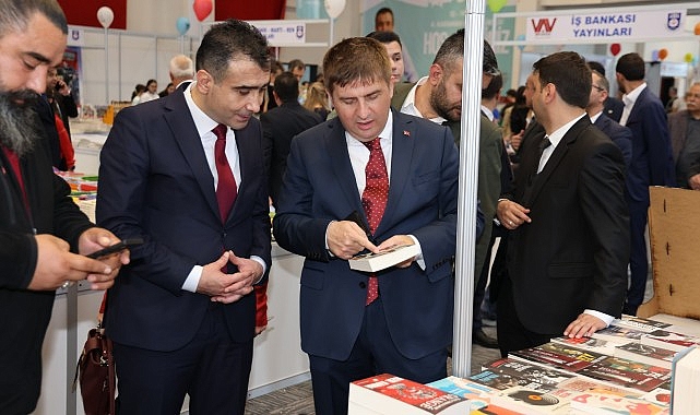karaman-belediyesi-tarafindan-bu-yil-4-su-duzenlenen-kitap-gunleri-kapilarini-kitapseverlere-acti.jpg