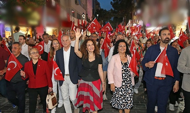 karsiyakada-19-mayisa-muhtesem-kutlama.jpg