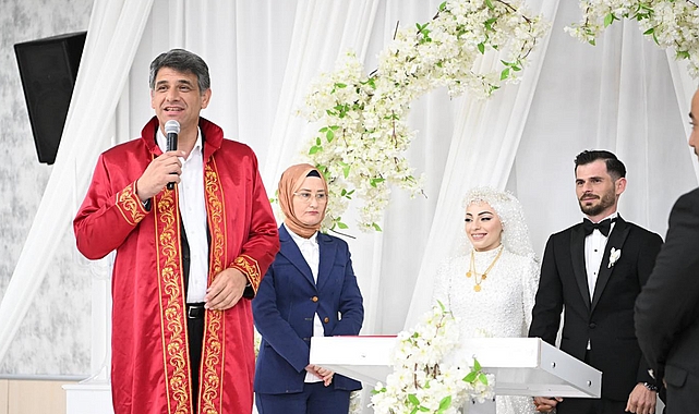 kartepe-belediye-baskani-av-m-mustafa-kocaman-hemsehrilerinin-en-mutlu-gunlerinde-yanlarinda-olmaya-devam-ediyor.jpg
