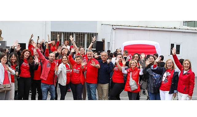 keller-williams-kent-ofisi-hatice-mehmet-eksioglu-okulu-icin-red-dayde-kollari-sivadi.jpg