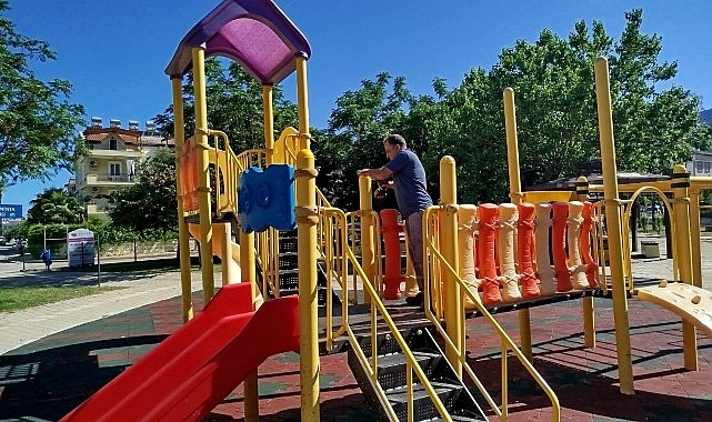 kemerdeki-parklarda-tamirat-calismalari.jpg