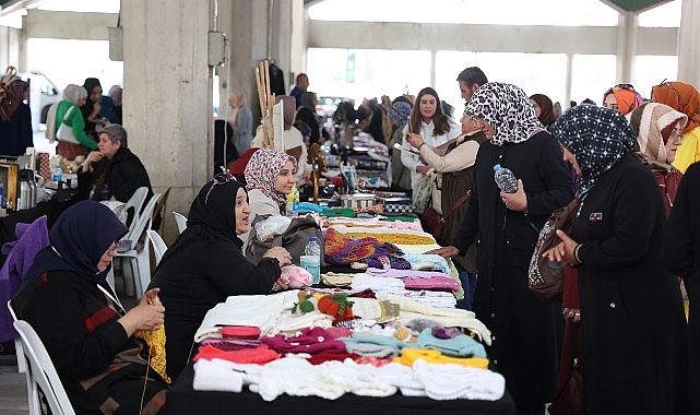 komek-pazari-anneler-gunu-etkinligi-kadin-kursiyerlerin-ekonomisine-destek-oldu.jpg