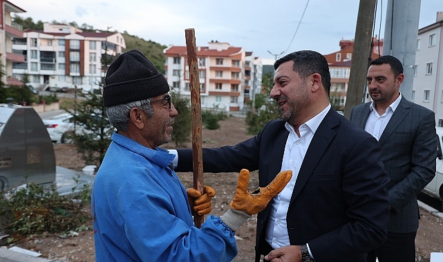 nevsehir-belediye-baskani-rasim-ari-belediye-ekiplerinin-mahallelerdeki-calisma-alanlarinda-incelemelerini-surduruyor.jpg