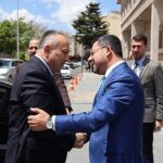 nevsehir-valisi-ali-fidan-31-mart-gunu-gerceklestirilen-mahalli-idareler-genel-secimlerinde-nevsehir-belediye-baskanligi-gorevine-secilen-rasim-ariya-hayirli-olsun-ziyaretinde-bulundu.jpg