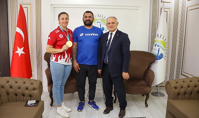 sampiyon-sporcudan-baskan-ozturke-ziyaret.jpg