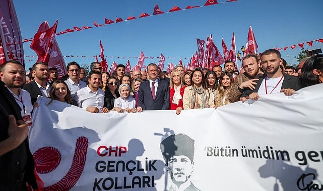 samsunda-19-mayis-coskusu-baskan-tugay-kortej-yuruyusu-ve-torene-katildi.jpg