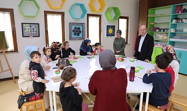 selcuklu-sanat-ve-tasarim-atolyesinde-anne-ve-cocuklari-bir-araya-getiren-selcuklu-belediyesi-cocuklar-ve-annelerine-unutulmayacak-bir-anneler-gunu-anisi-yasatti.jpg