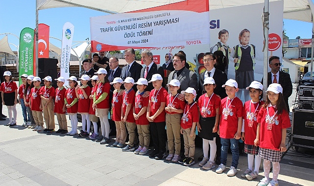 toyota-otomotiv-sanayi-turkiye-trafik-guvenligi-resim-yarismasiyla-genc-yetenekleri-odullendirdi.jpg
