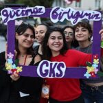 universiteli-gencler-festivalde-eglenerek-stres-atti.jpg