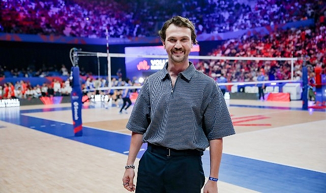 unlu-oyuncu-aras-bulut-iynemli-voleybol-milletler-liginde-filenin-sultanlarina-destek-verdi.jpg