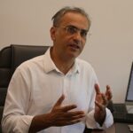 yapay-zeka-issizlik-endisesini-tetikliyor-yapay-zeka-mavi-yakalilardan-sonra-beyaz-yakalilari-tehdit-ediyor.jpg